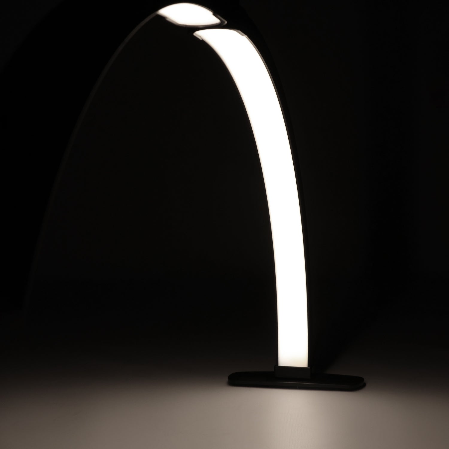 Modern nail lamp with curved design