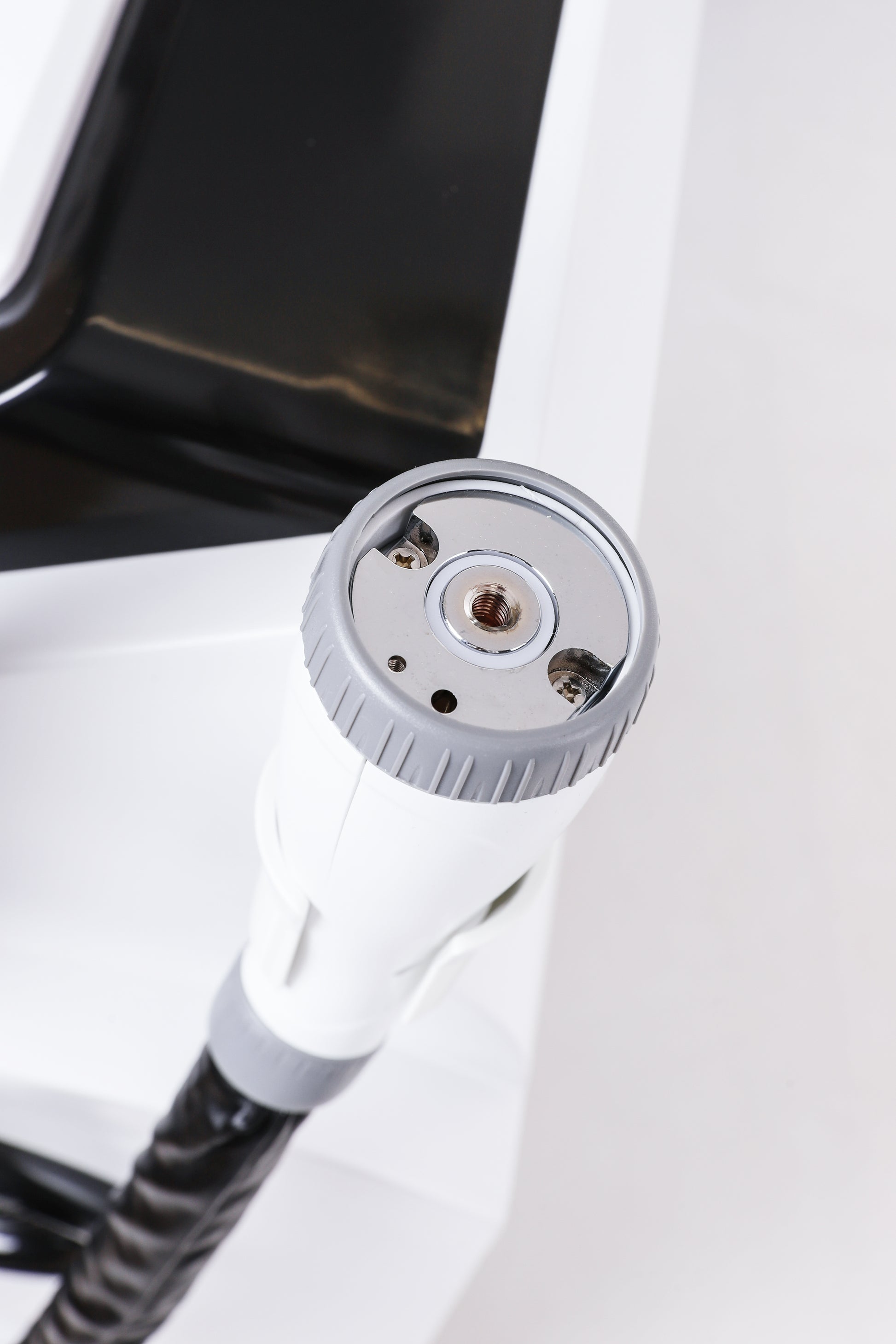 RF (radiofrequency) handpiece tip for non-invasive skin tightening and collagen stimulation treatments